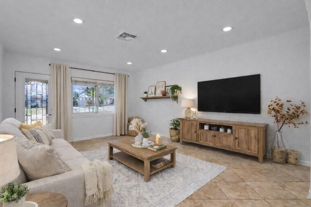 761 42ND AVENUE N, St Petersburg, FL 33703