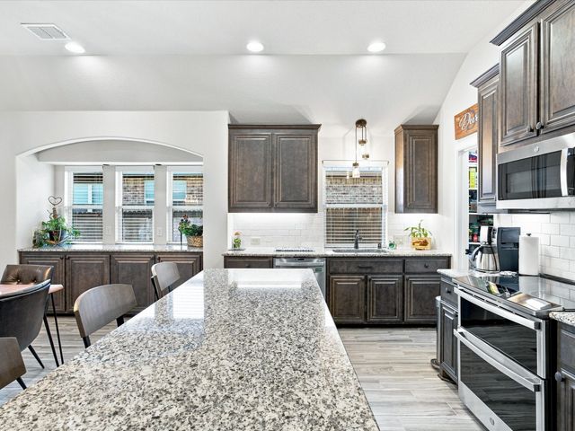 1101 Broken Wheel Trail, Aubrey, TX 76227