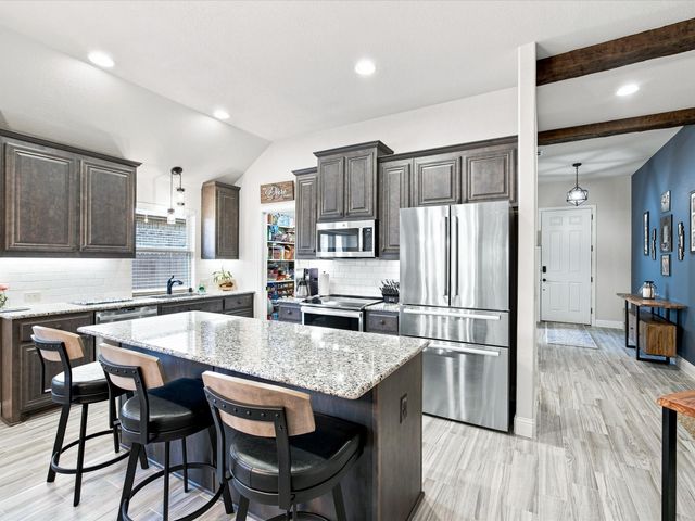1101 Broken Wheel Trail, Aubrey, TX 76227