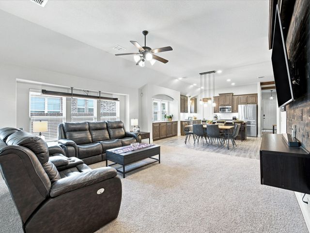 1101 Broken Wheel Trail, Aubrey, TX 76227