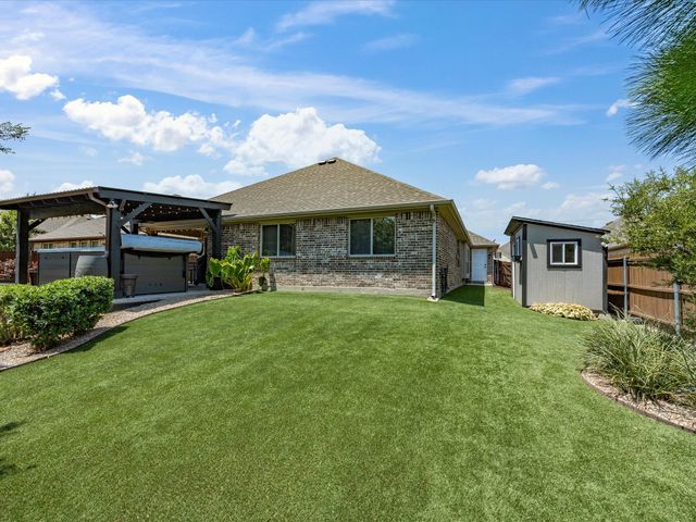1101 Broken Wheel Trail, Aubrey, TX 76227