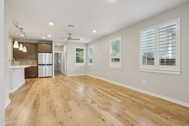 4008 Valley View RD A, Austin, TX 78704