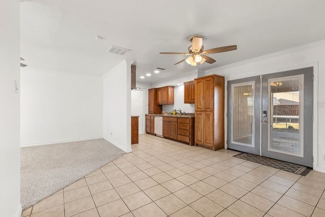 1905 E Pecan Ave, Midland, TX 79705