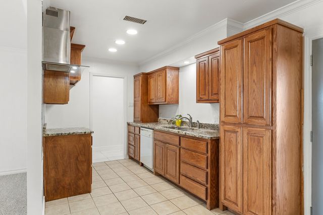 1905 E Pecan Ave, Midland, TX 79705