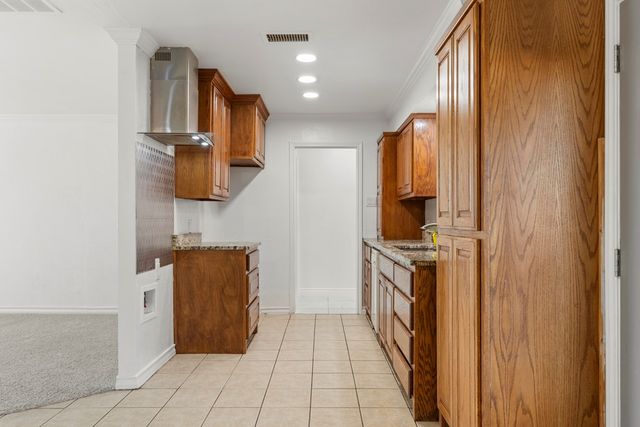 1905 E Pecan Ave, Midland, TX 79705