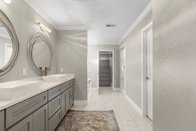 1905 E Pecan Ave, Midland, TX 79705