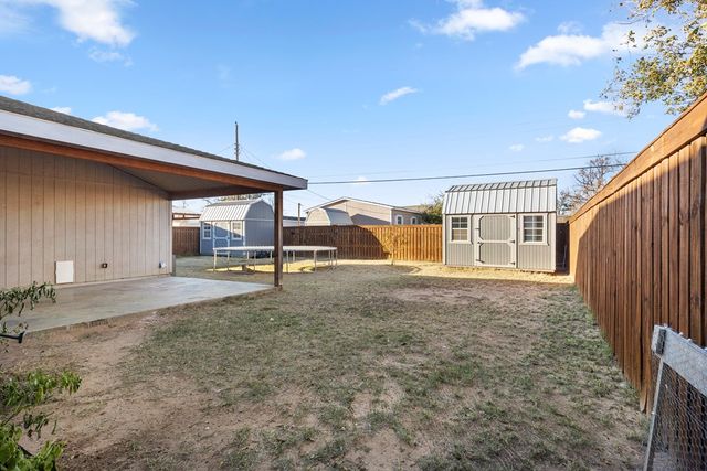 1905 E Pecan Ave, Midland, TX 79705