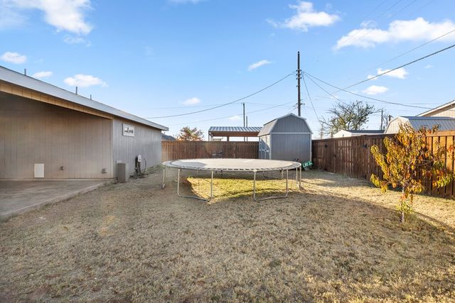 1905 E Pecan Ave, Midland, TX 79705