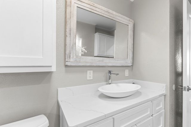 1905 E Pecan Ave, Midland, TX 79705