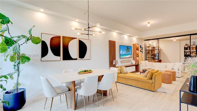 545 SW 11th St 105, Miami, FL 33129