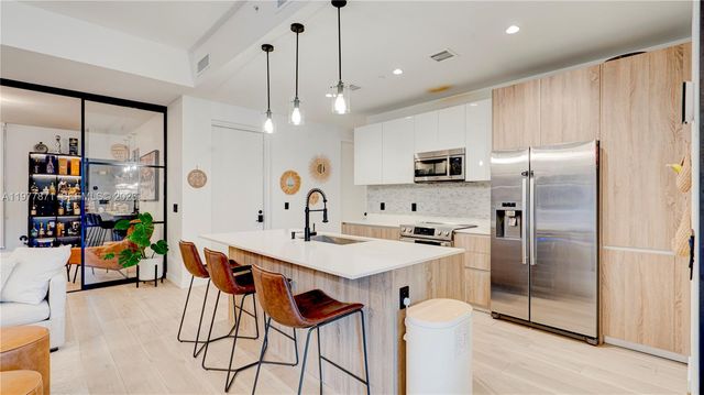 545 SW 11th St 105, Miami, FL 33129