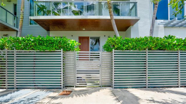 545 SW 11th St 105, Miami, FL 33129