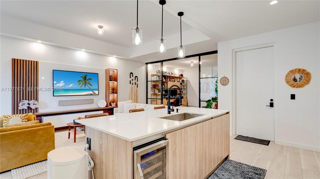 545 SW 11th St 105, Miami, FL 33129