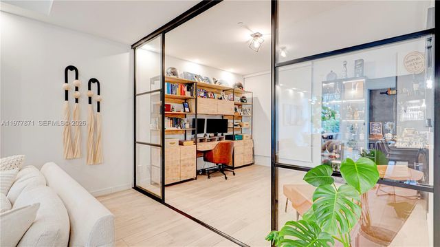 545 SW 11th St 105, Miami, FL 33129