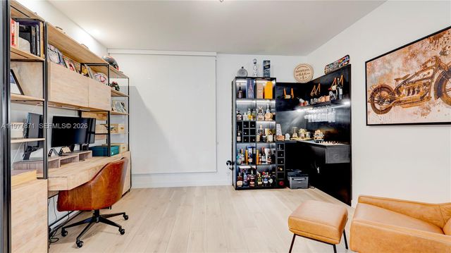 545 SW 11th St 105, Miami, FL 33129