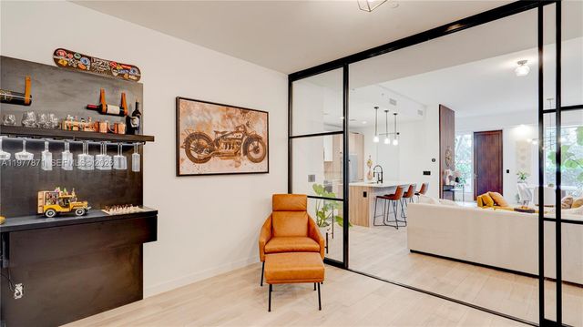 545 SW 11th St 105, Miami, FL 33129