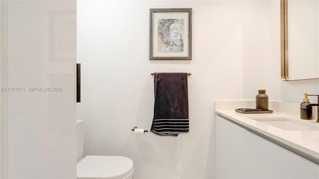 545 SW 11th St 105, Miami, FL 33129