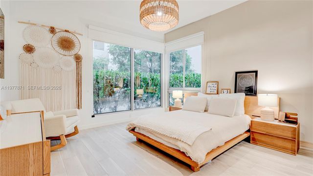 545 SW 11th St 105, Miami, FL 33129