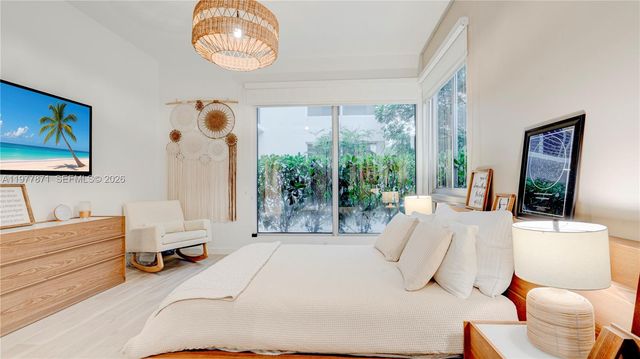 545 SW 11th St 105, Miami, FL 33129