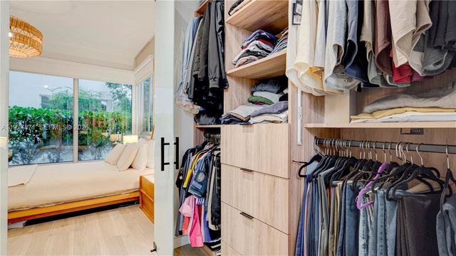 545 SW 11th St 105, Miami, FL 33129