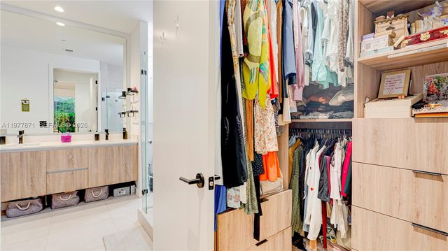 545 SW 11th St 105, Miami, FL 33129