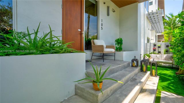 545 SW 11th St 105, Miami, FL 33129