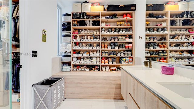 545 SW 11th St 105, Miami, FL 33129