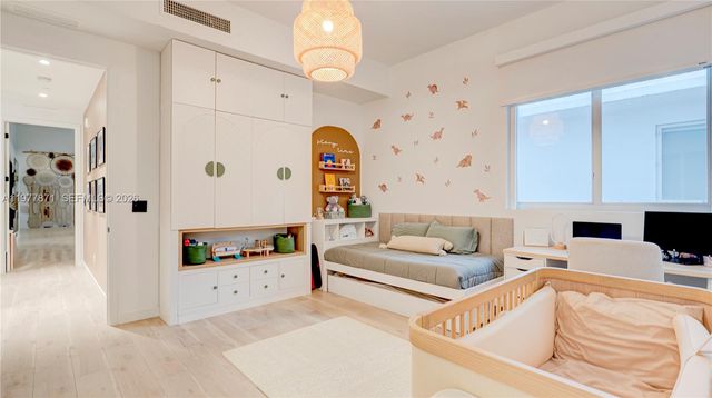 545 SW 11th St 105, Miami, FL 33129