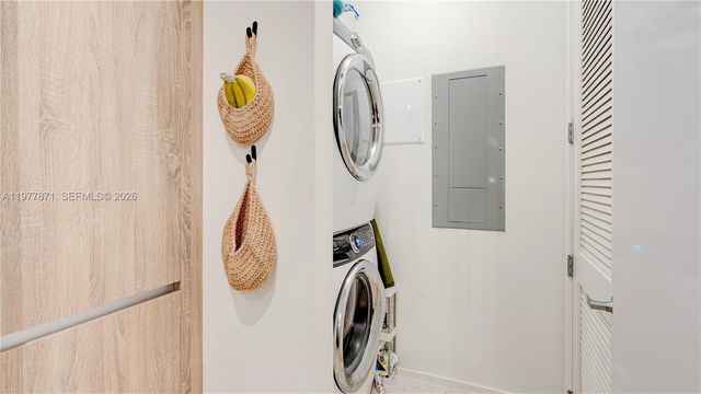 545 SW 11th St 105, Miami, FL 33129