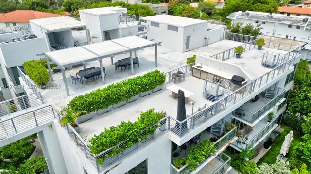 545 SW 11th St 105, Miami, FL 33129