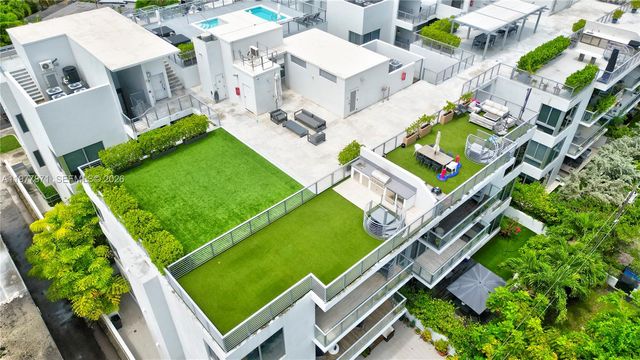 545 SW 11th St 105, Miami, FL 33129