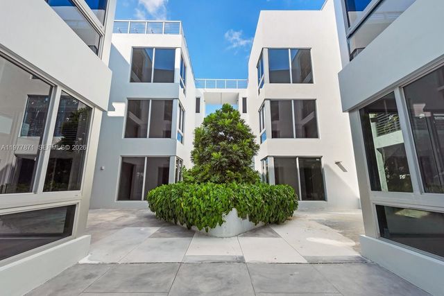 545 SW 11th St 105, Miami, FL 33129