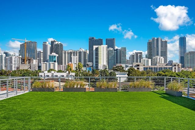 545 SW 11th St 105, Miami, FL 33129