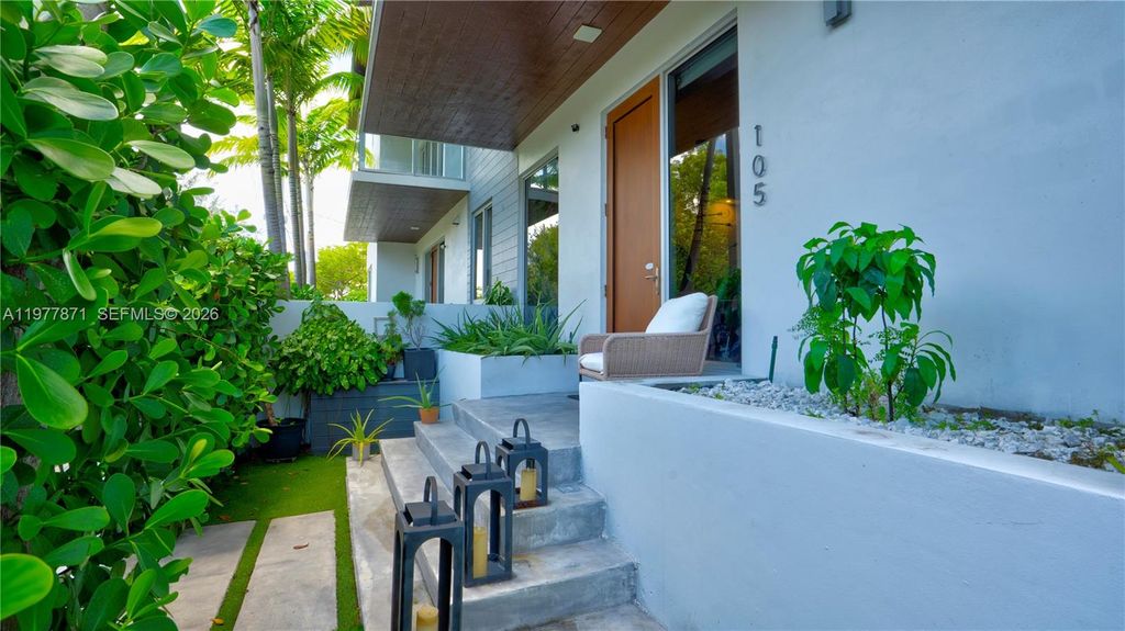 545 SW 11th St 105, Miami, FL 33129