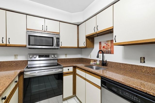 403 Tuckers Ln 403, Hingham, MA 02043