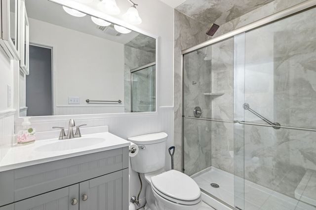 403 Tuckers Ln 403, Hingham, MA 02043