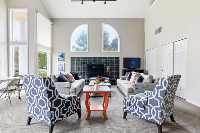 403 Tuckers Ln 403, Hingham, MA 02043