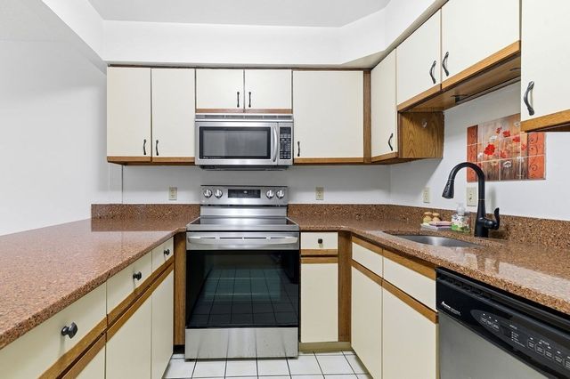 403 Tuckers Ln 403, Hingham, MA 02043