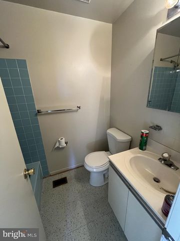 3718 4TH ST SE, Washington, DC 20032