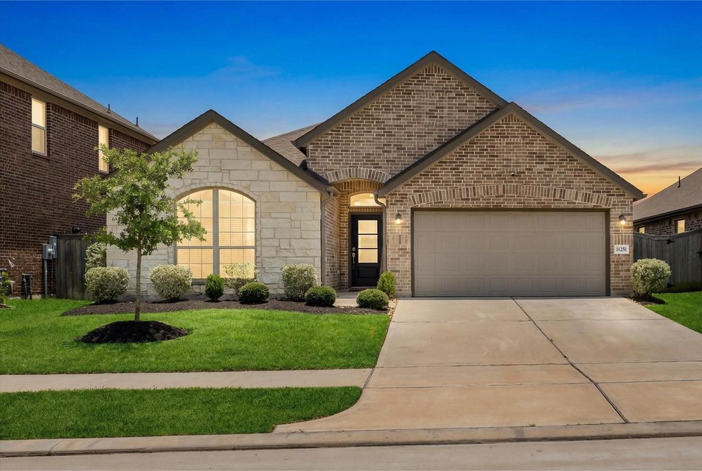 11251 Stirton Drive, Tomball, TX 77375