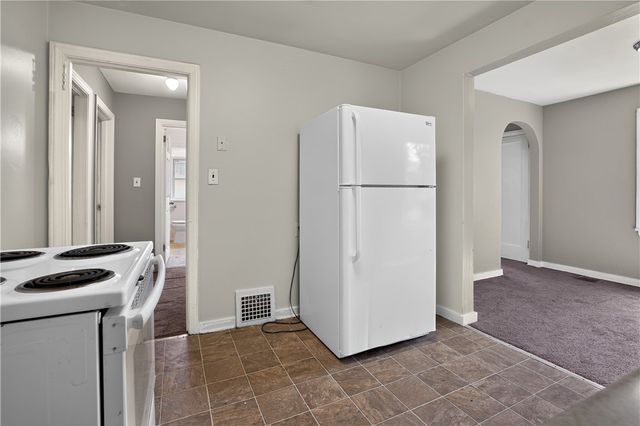 2137 Village Dr, Wilkinsburg, PA 15221