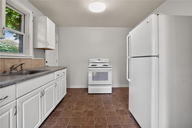 2137 Village Dr, Wilkinsburg, PA 15221
