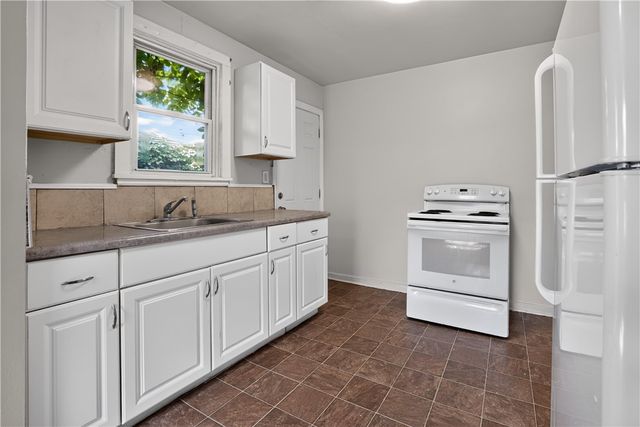 2137 Village Dr, Wilkinsburg, PA 15221