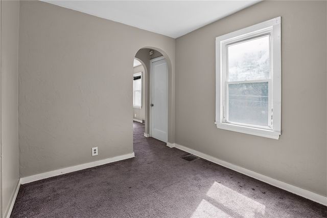 2137 Village Dr, Wilkinsburg, PA 15221