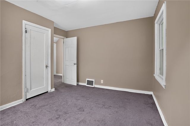 2137 Village Dr, Wilkinsburg, PA 15221