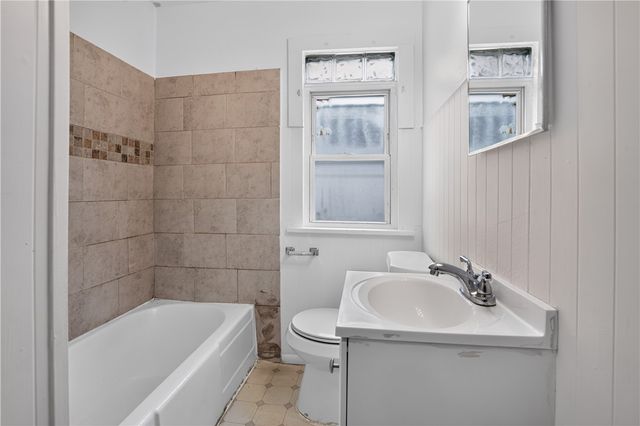 2137 Village Dr, Wilkinsburg, PA 15221