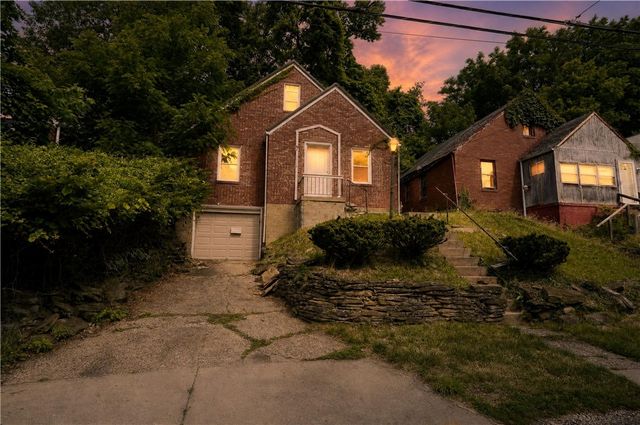 2137 Village Dr, Wilkinsburg, PA 15221