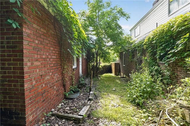 2137 Village Dr, Wilkinsburg, PA 15221