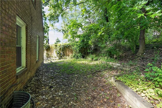 2137 Village Dr, Wilkinsburg, PA 15221