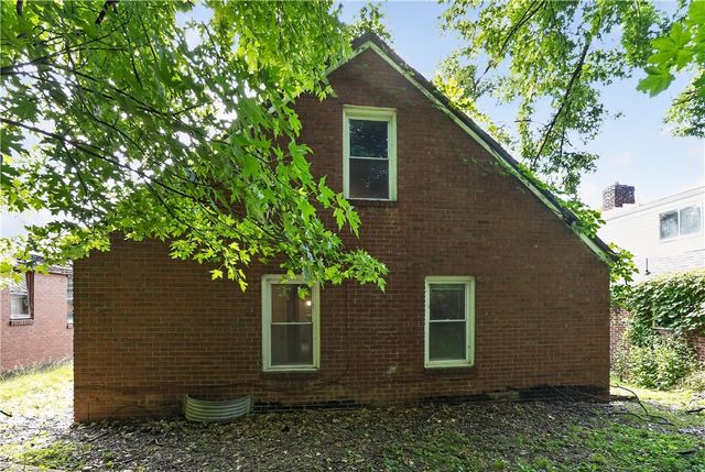 2137 Village Dr, Wilkinsburg, PA 15221